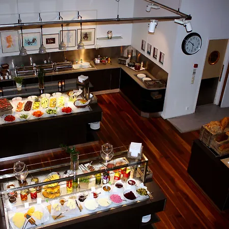 Quality Panorama Hotel 4*